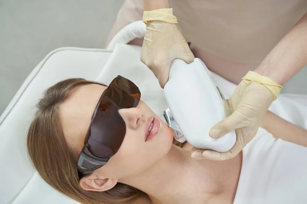 woman undergoing Moxi and BBL combo therapy in Canton Michigan